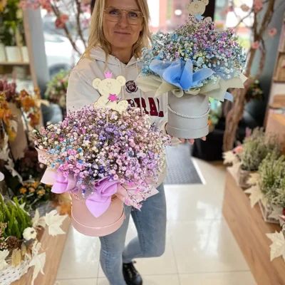 Flowerbox z kolorową gipsówką