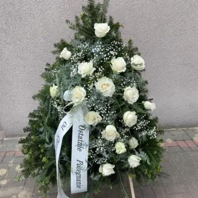 Wieniec standard - białe róże