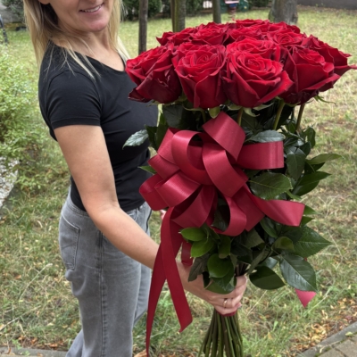 Bukiet z 11 długich czerwonych róż