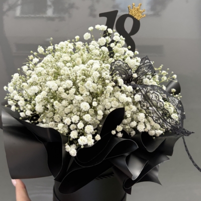 Flowerbox z białej gipsówki